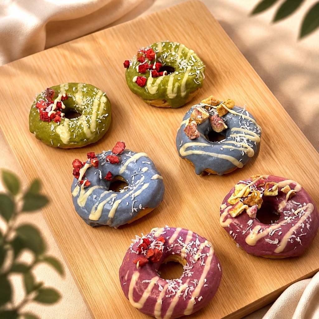 Tiny Tails Pantry Handmade Chicken Breast Donut Dog Treats | Mixed Colours | Strawberry or Fig Topping | Dehydrated Pet Snacks